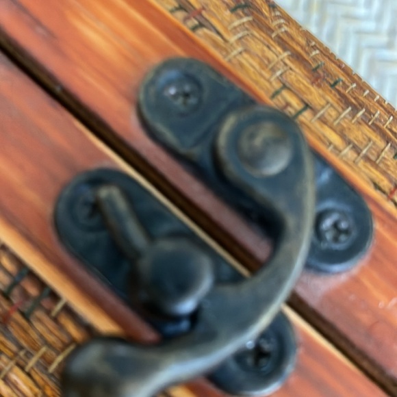 VINTAGE WOOD PURSE BAMBOO WRAPPED HANDLES BRASS SLIDE LATCH and HINGED 1960’s - Picture 13 of 17